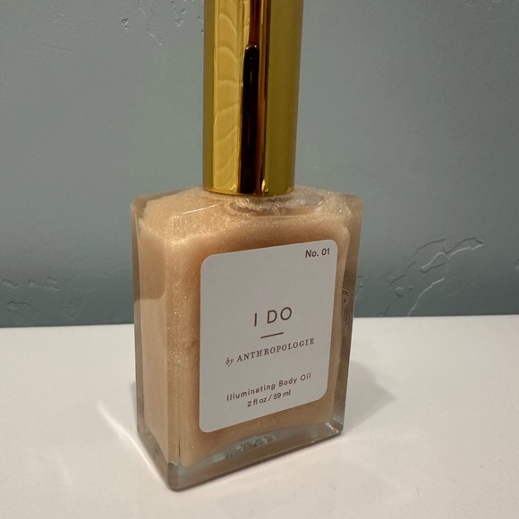 Anthropologie I DO Illuminating Body Oil - Shimmering Gold - Picture 2 of 4